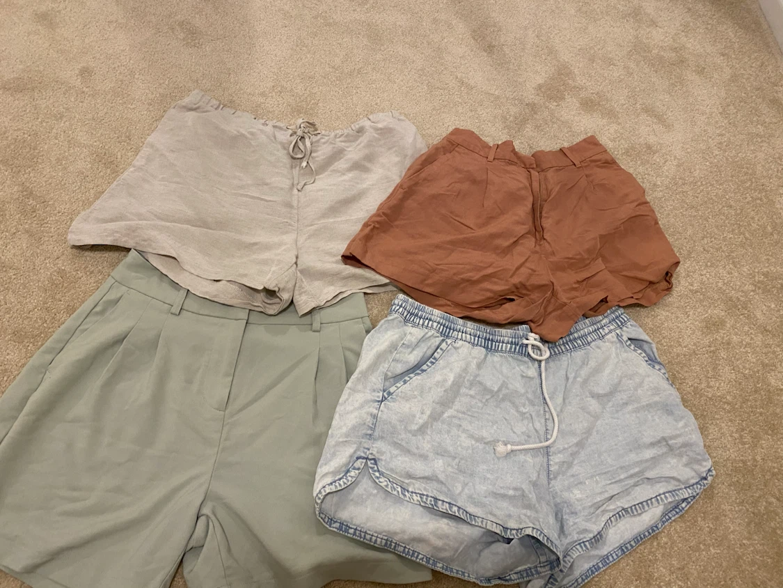 Bundle of 4 pairs of shorts