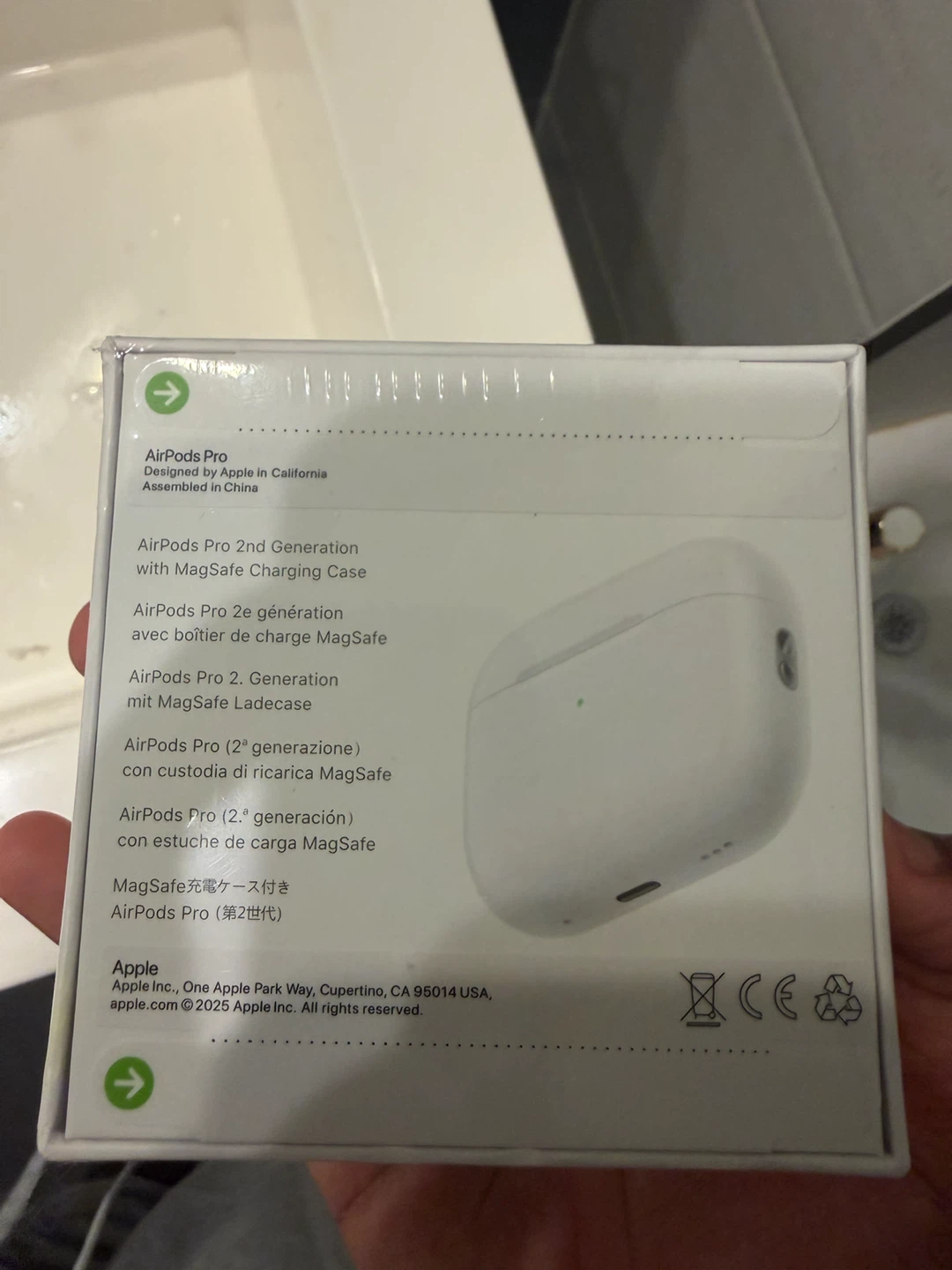 Apple AirPods Pro (2nd Gen) with MagSafe Charging Case - photo 2