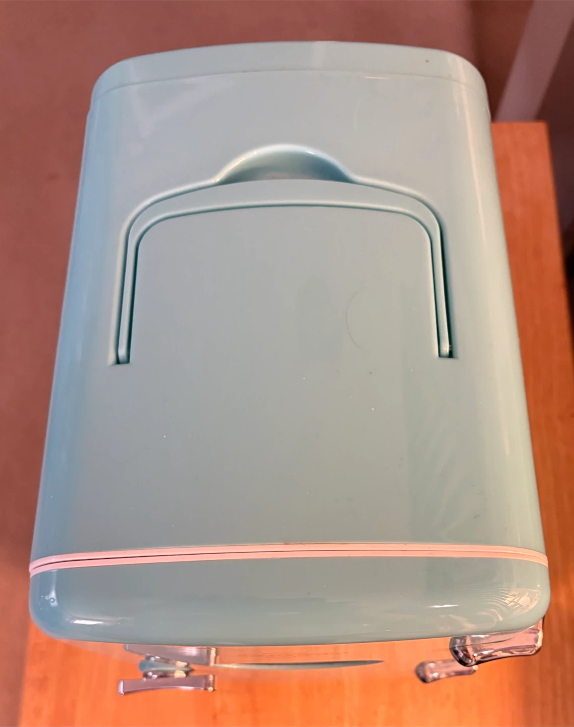 ✨✨Koolatron KR0104-B Retro Mini Fridge - photo 2