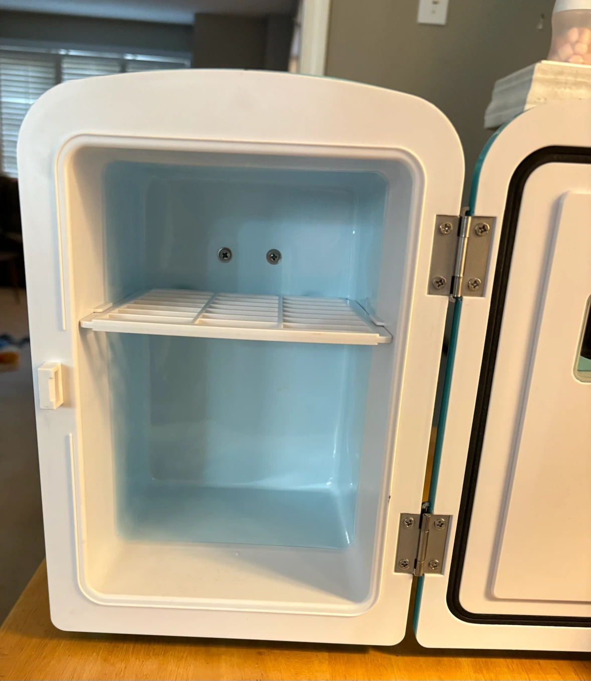 ✨✨Koolatron KR0104-B Retro Mini Fridge - photo 3