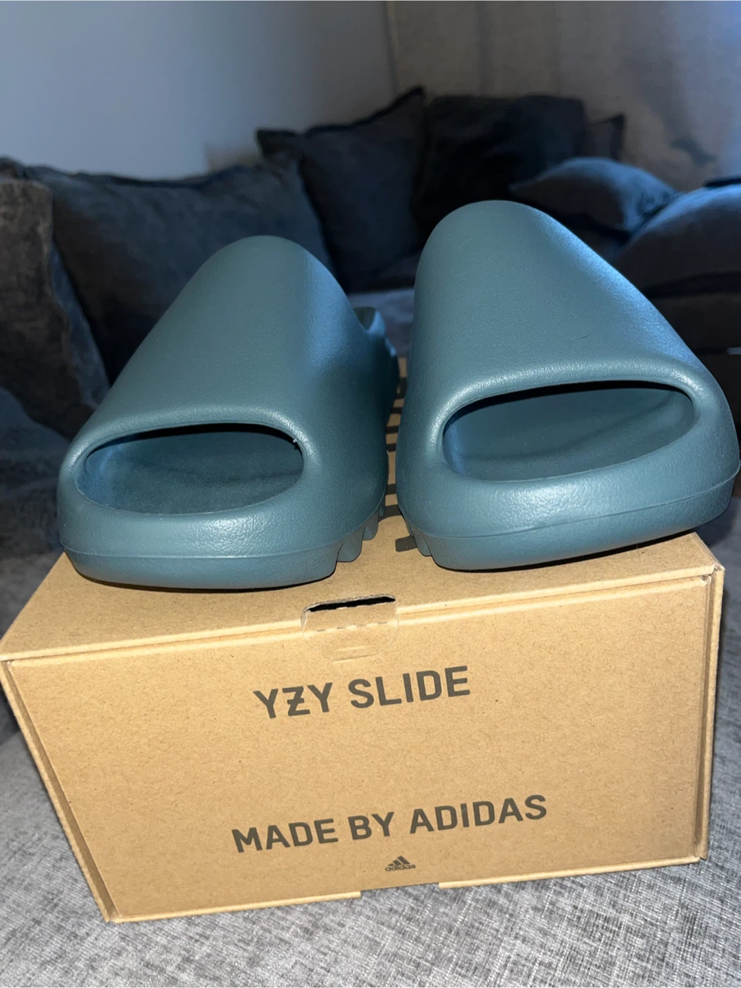 Yeezy slides - photo 3