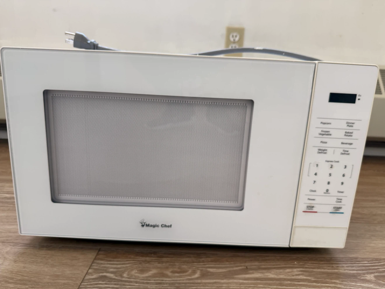 Magic Chef White Microwave 1.1 cu.ft