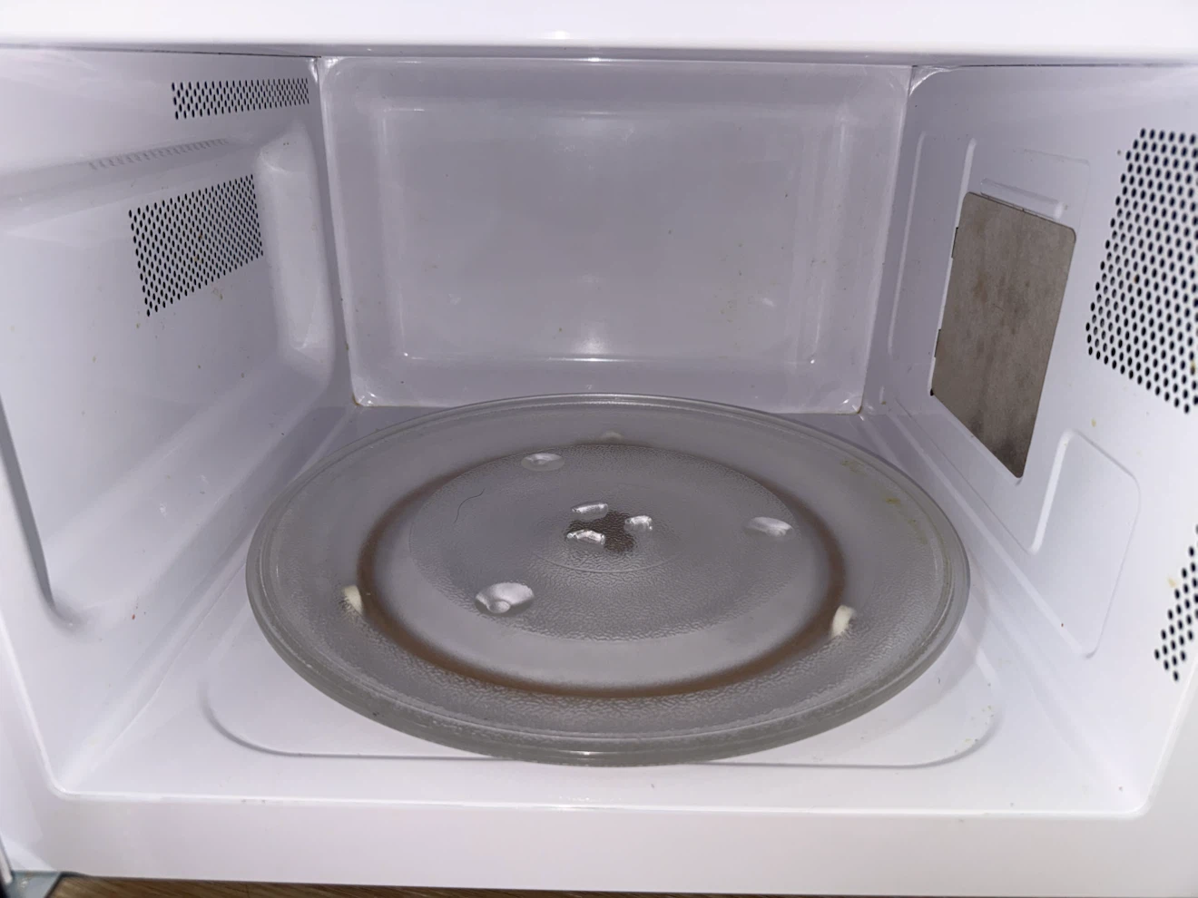 Magic Chef White Microwave 1.1 cu.ft - photo 2