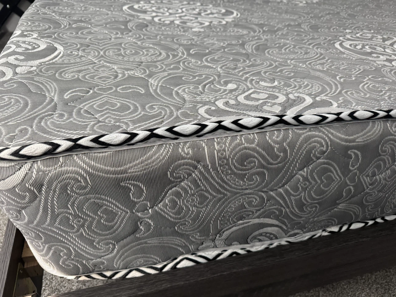 3 queen size Damask Quilted 9” Mattresses