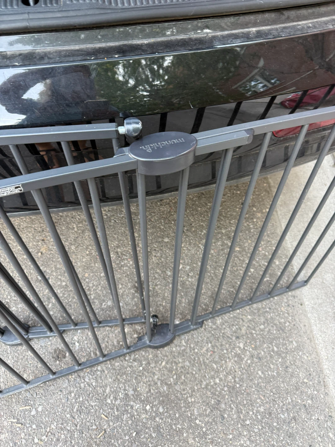 Munchkin Push to Close Baby Gate - photo 4