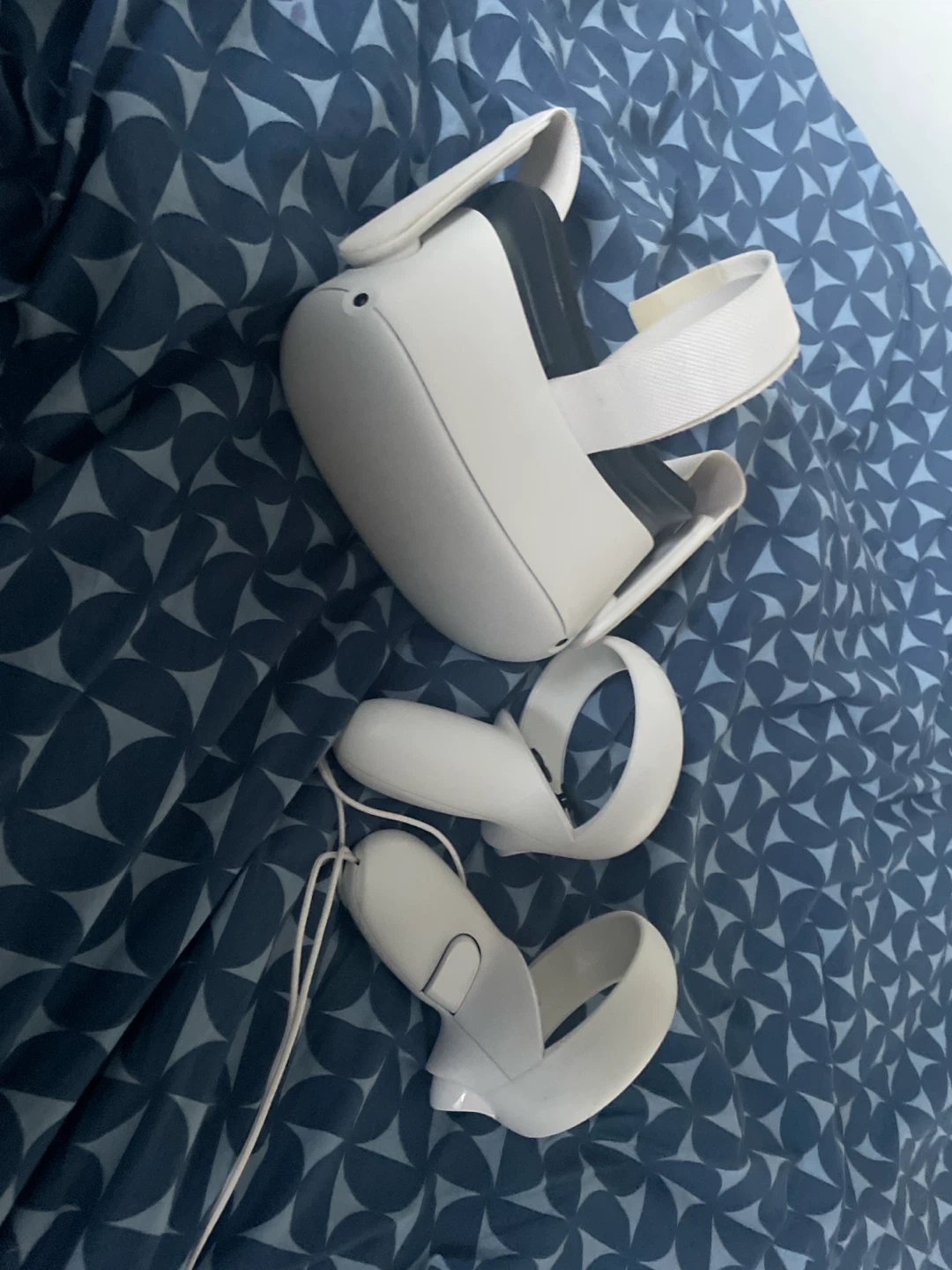 Meta Quest 2 VR Headset - photo 2