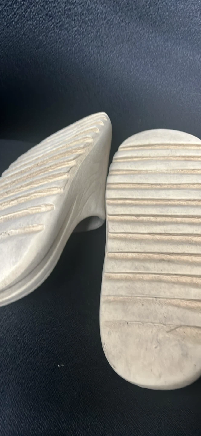 Yeezy slides - photo 5