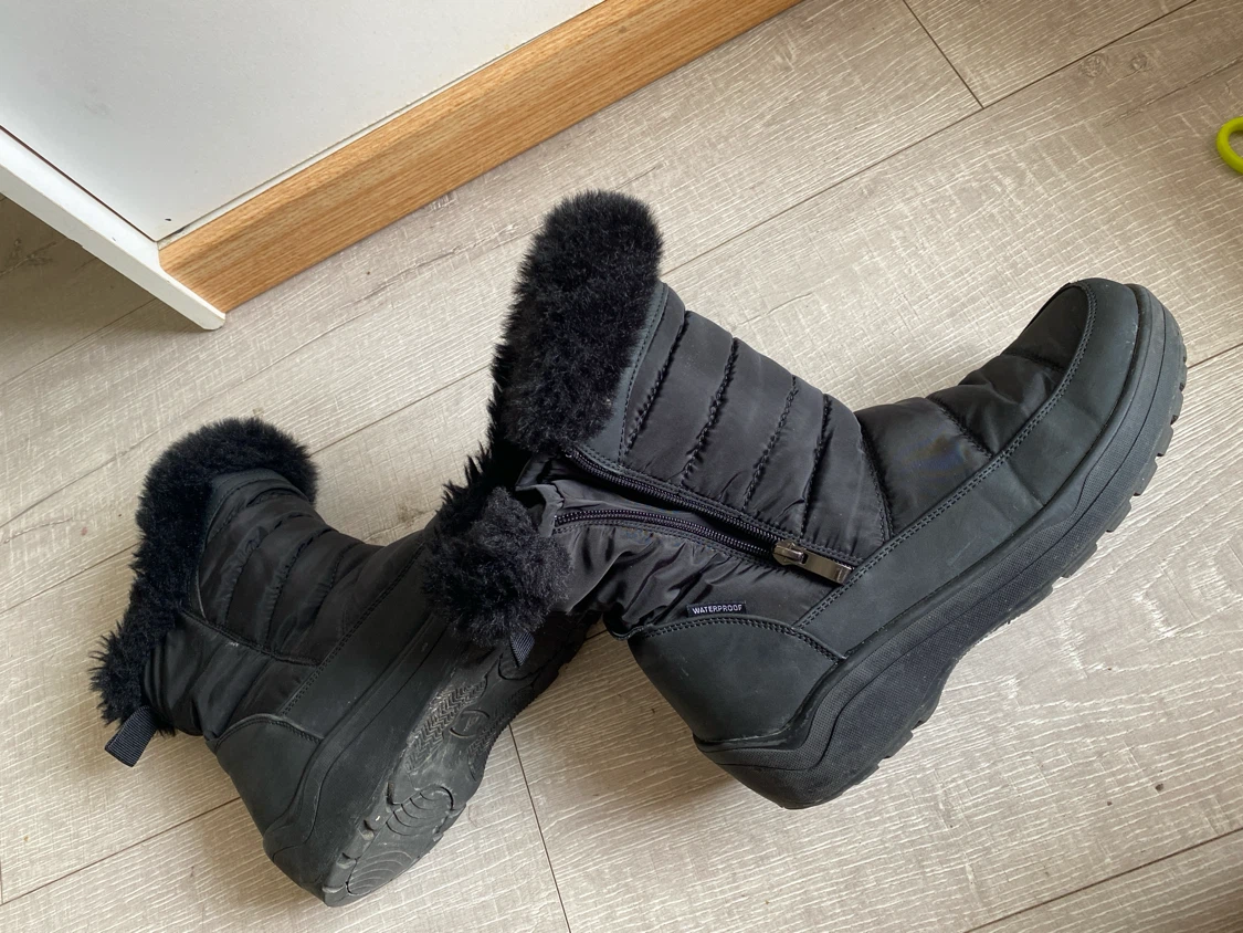Black Puffer Winter Boots Size 9 - photo 3