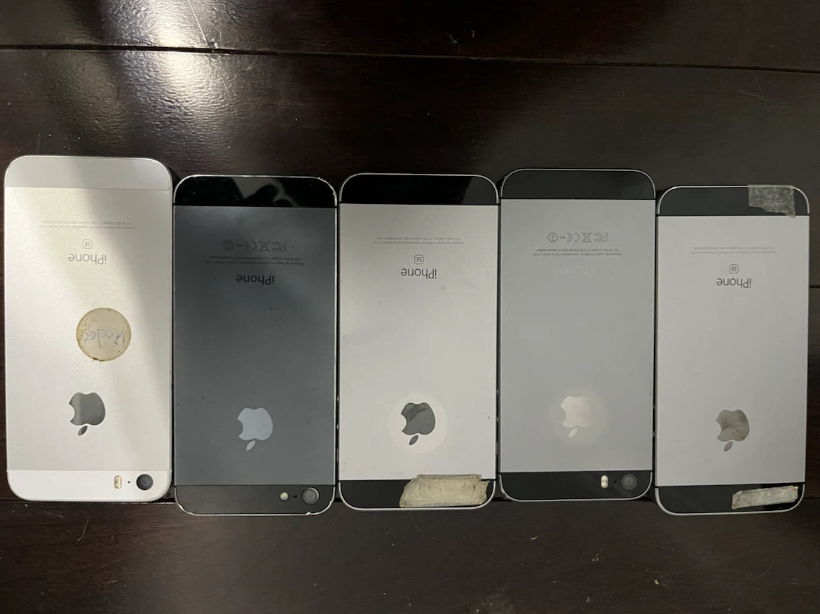 iPhone 5 se Lot (5 Phones) - photo 2