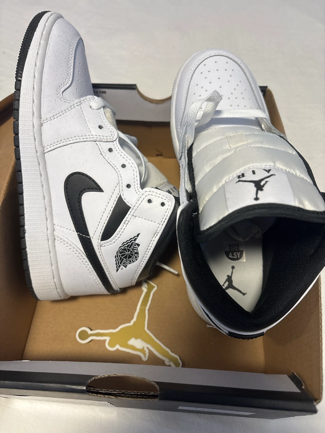 Air Jordan 1 Mid (GS) White/Black Sneakers