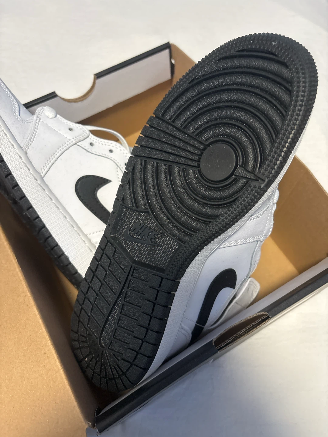 Air Jordan 1 Mid (GS) White/Black Sneakers - photo 3