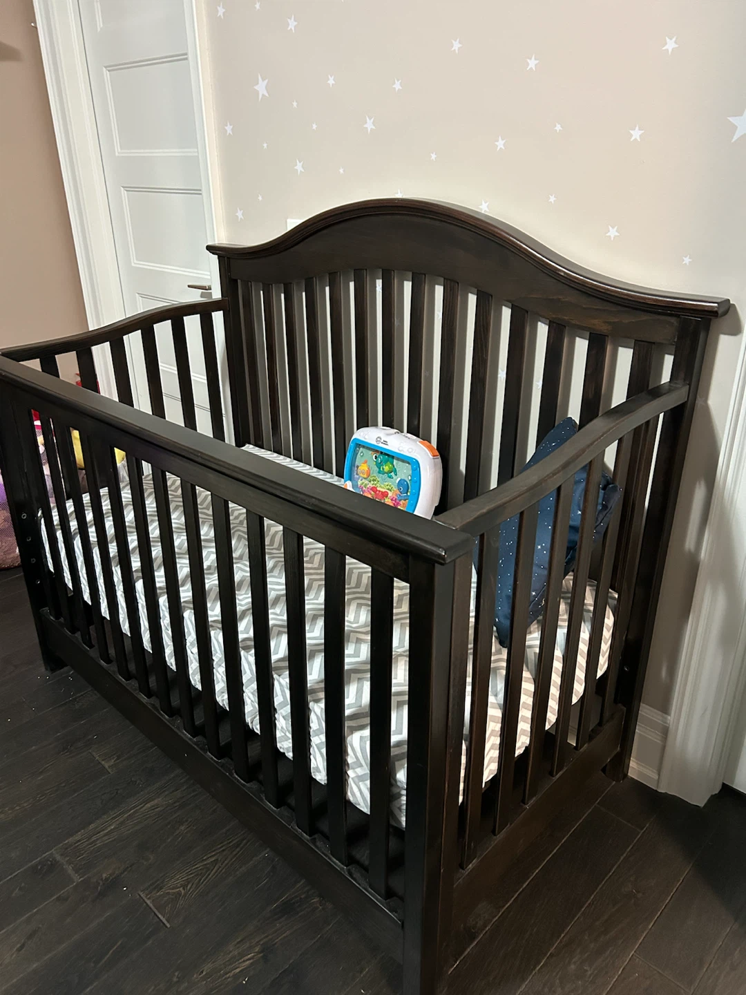 Dark Wood Convertible Crib - photo 3