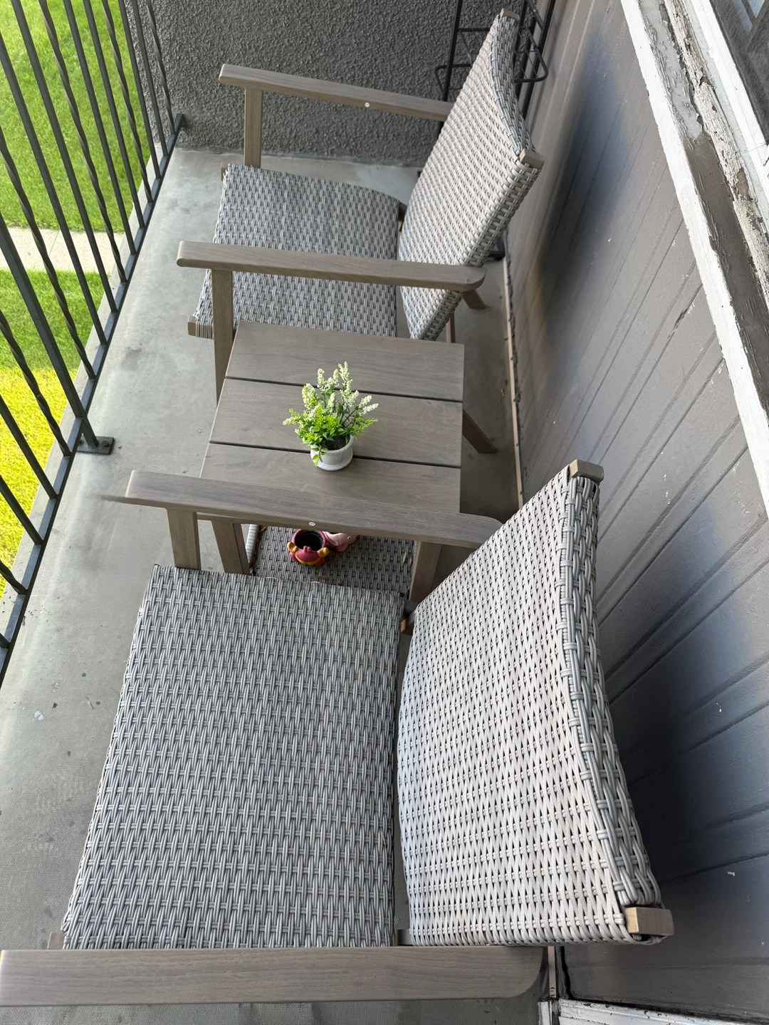 3-Piece Outdoor Patio Bistro Set - 2 Chairs & Matching Table