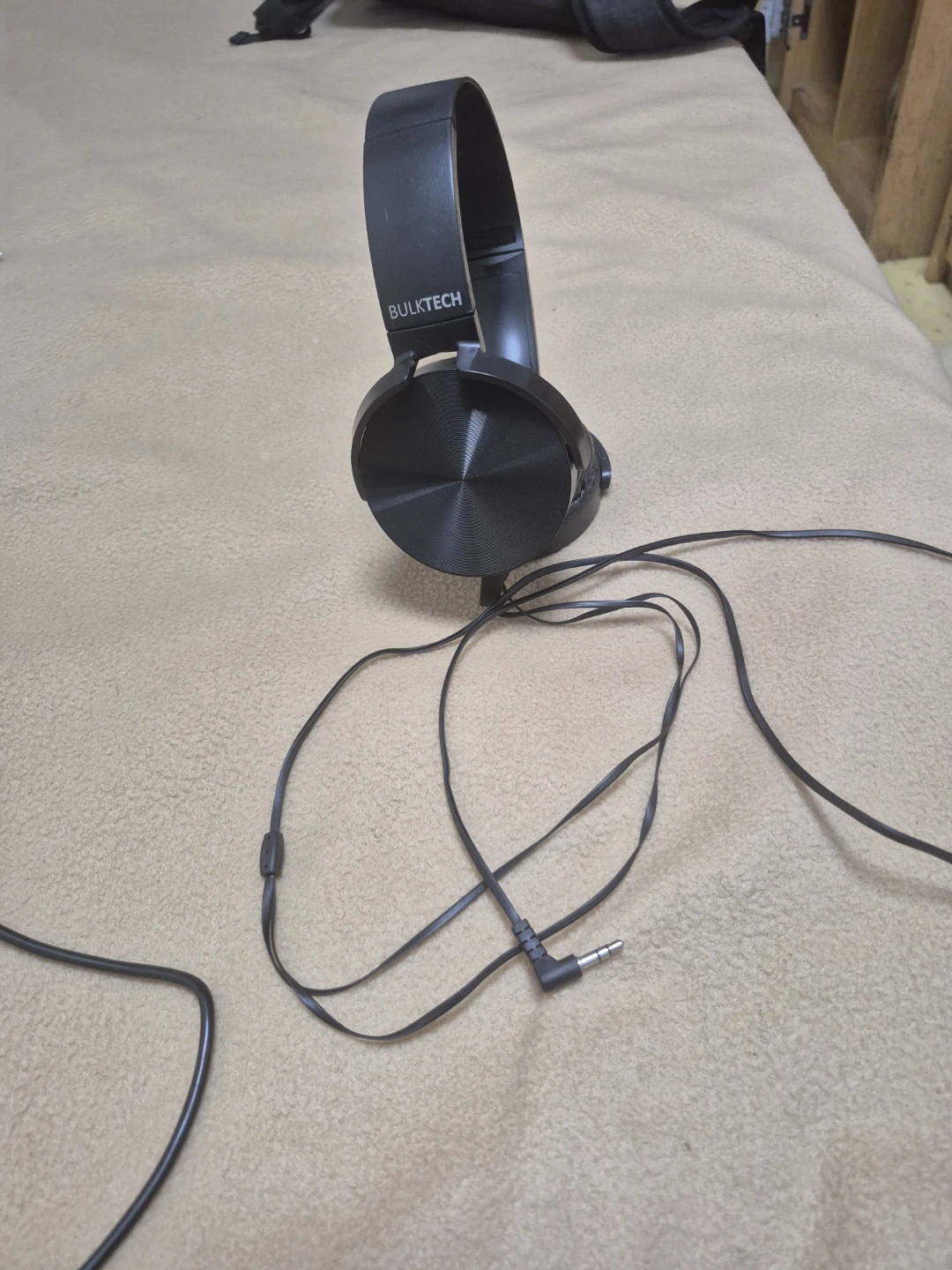 BULKTECH Black Over-Ear Headphones