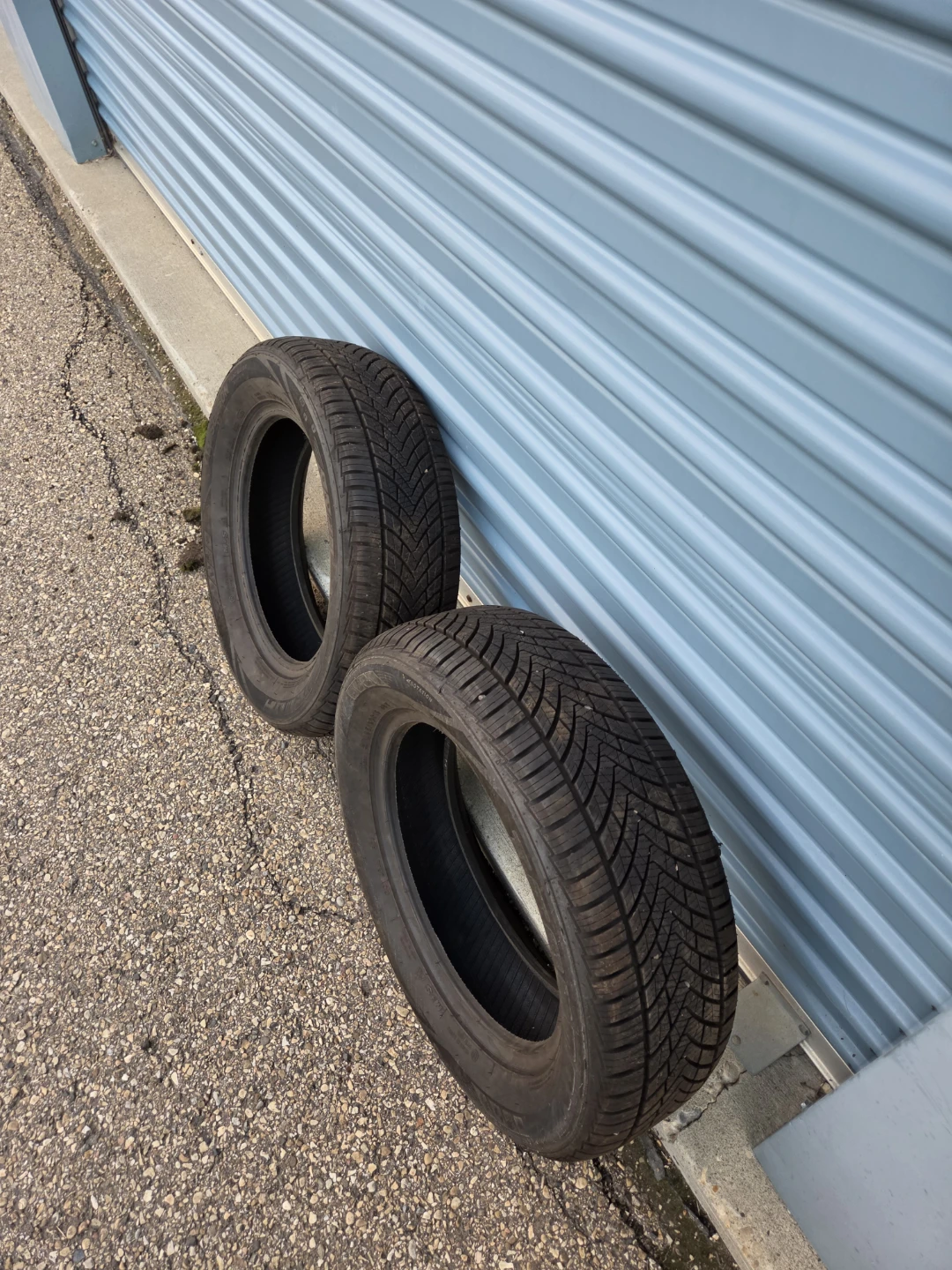 2 Tire 195/60R15 88V All Season Traction Tires (Set of 2)