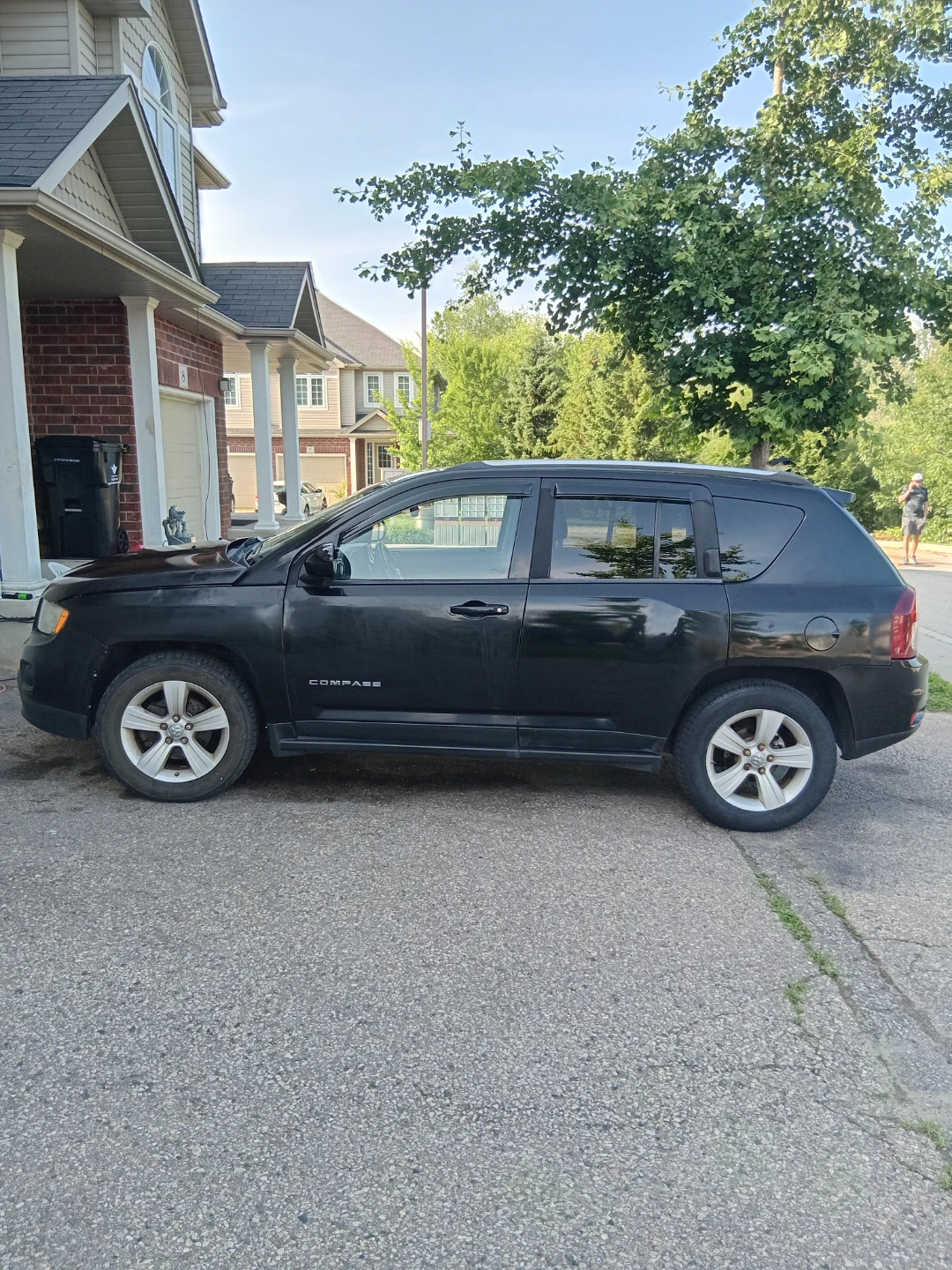 Black Jeep Compass 4x4 SUV - photo 2