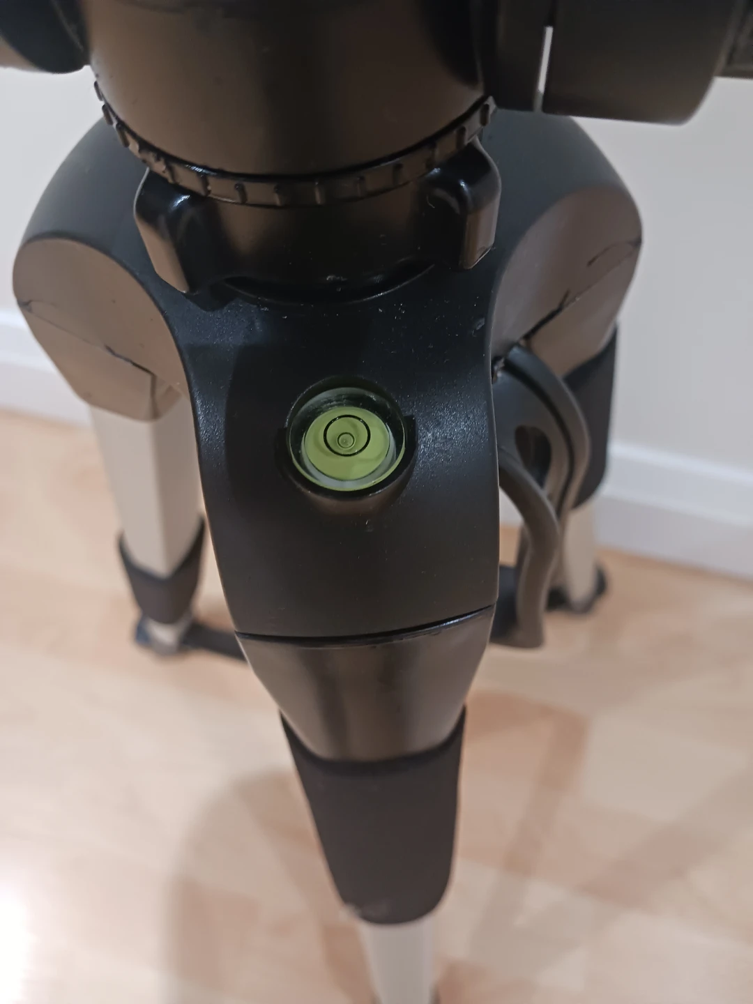 Camera Tripod with Bubble Level & Adjustable Height - photo 2