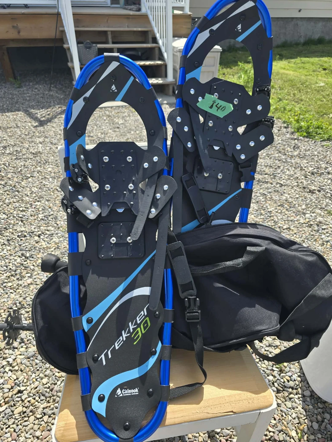 Chinook Trekker 30 Snowshoes with Bag