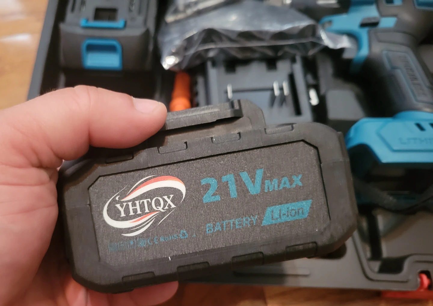 NEW YHTQX Cordless Impact Wrench Kit - photo 3