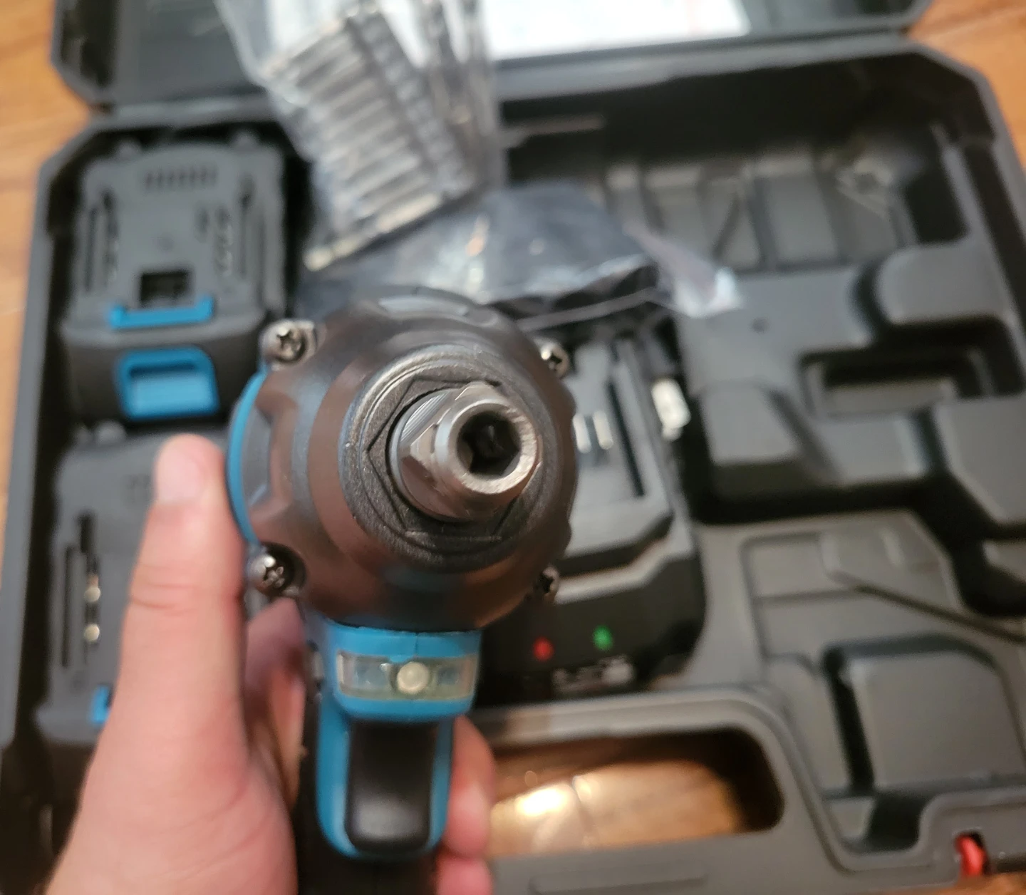 NEW YHTQX Cordless Impact Wrench Kit - photo 5