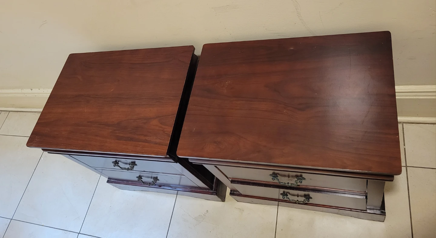 Two vintage dark wood nightstands with drawers - photo 2
