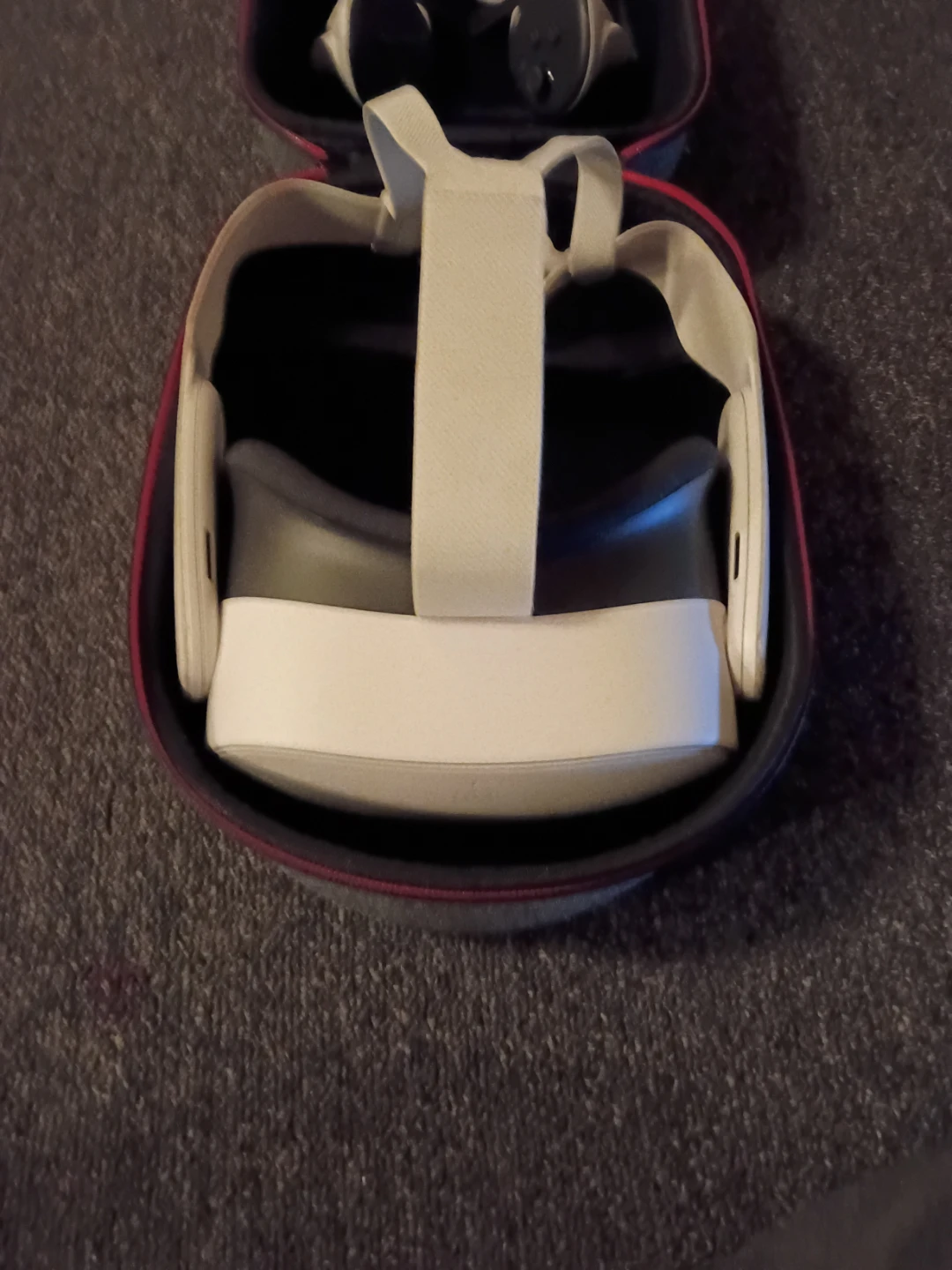 Meta quest 3s virtual reality headset with travel case - photo 2