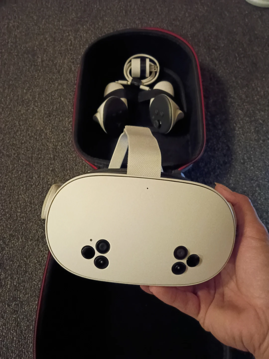 Meta quest 3s virtual reality headset with travel case - photo 3