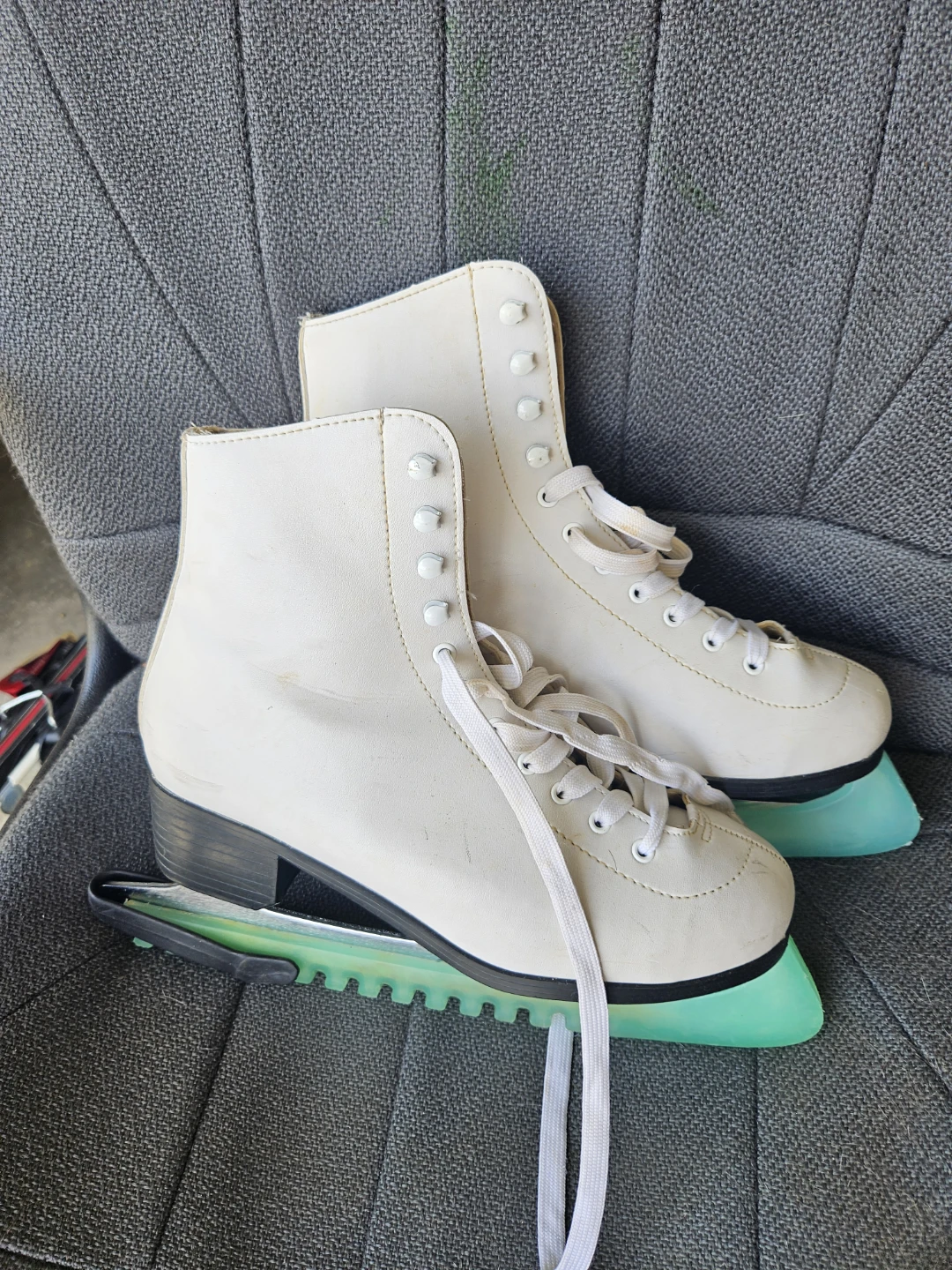 Women skating shoes