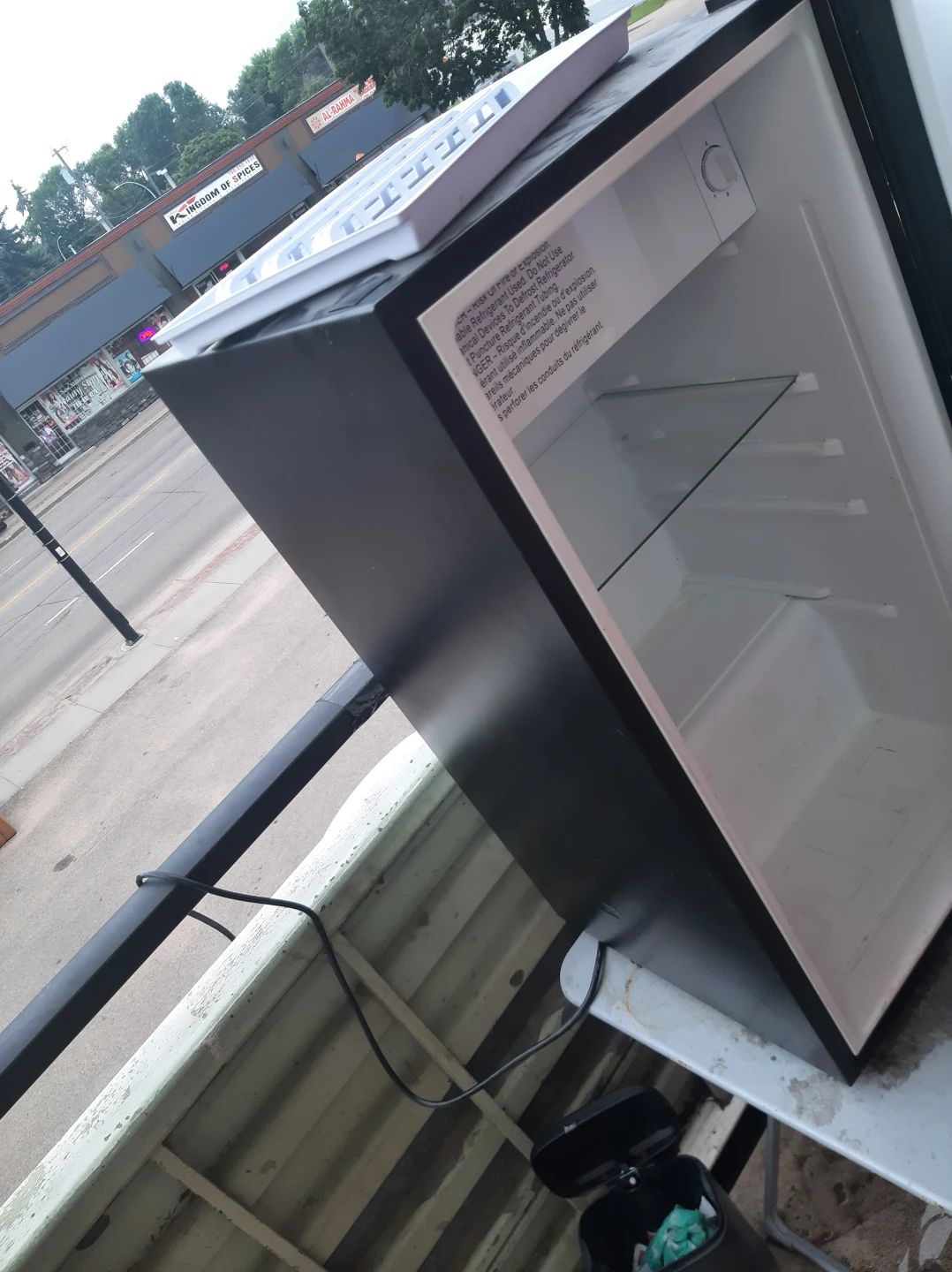 Hamilton Beach Mini Fridge - photo 4