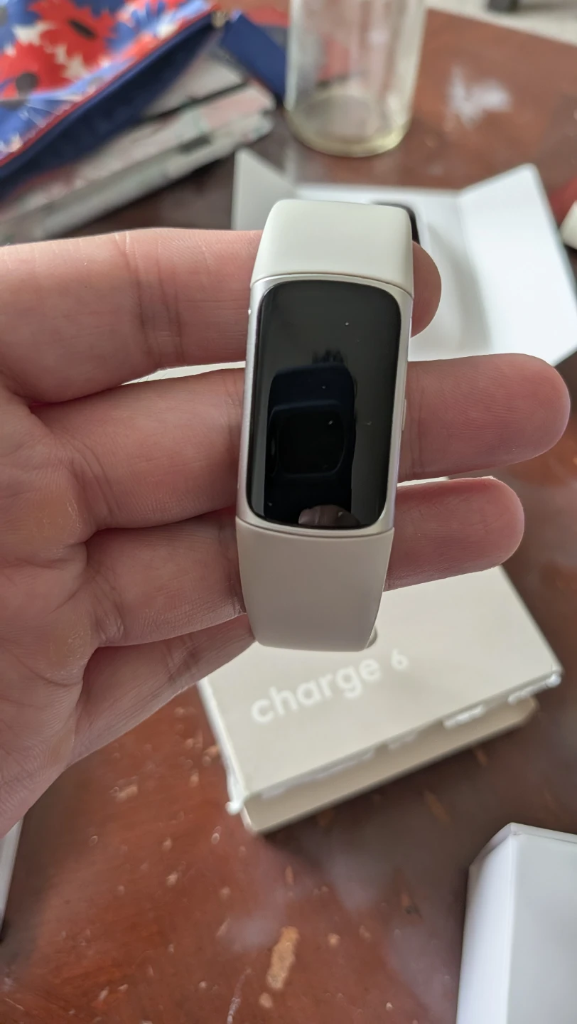 Fitbit Charge 6 (Great Condition) + Extra Strap & Box - photo 2