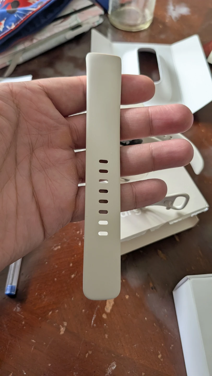 Fitbit Charge 6 (Great Condition) + Extra Strap & Box - photo 3