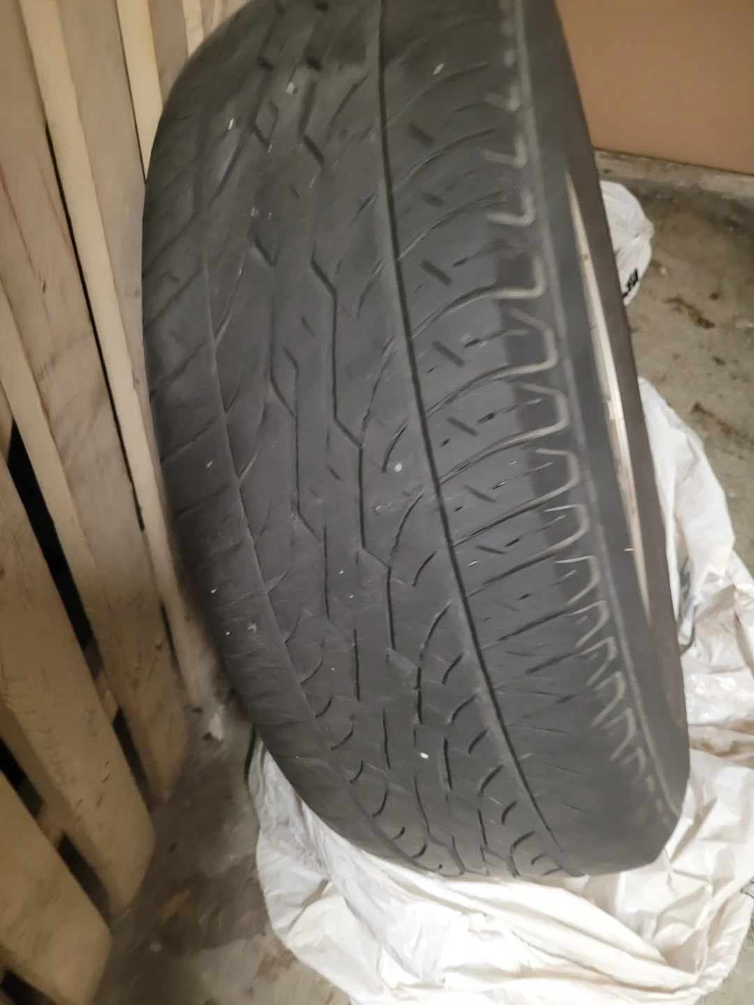 Ford Alloy Wheel Rim with Dunlop Tire