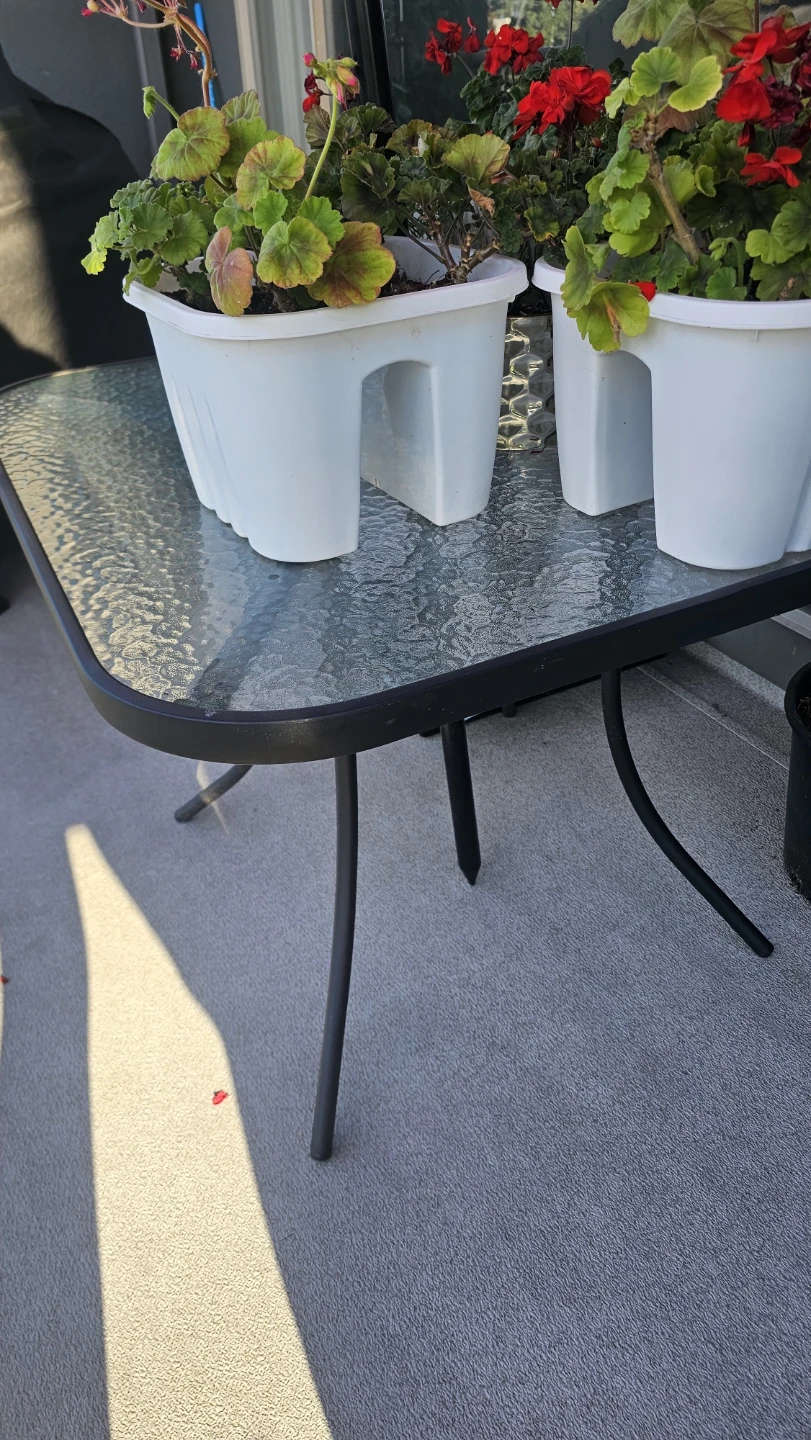 Square glass top  pattio table - photo 3