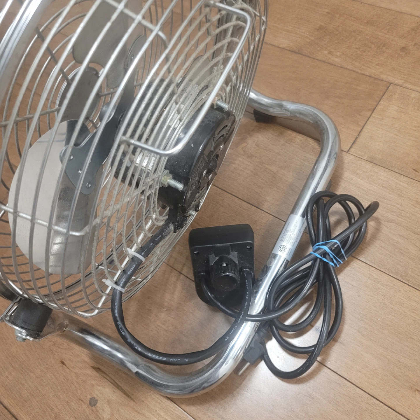 HEAVY DUTY WINDKING FLOOR FAN - photo 3