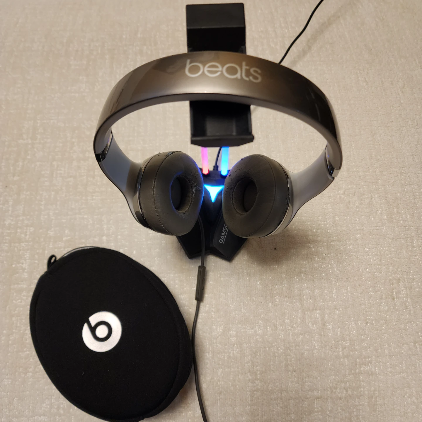 ✨Beats by Dr. Dre Solo2 Luxe Headphones + Carrying Case + Stand