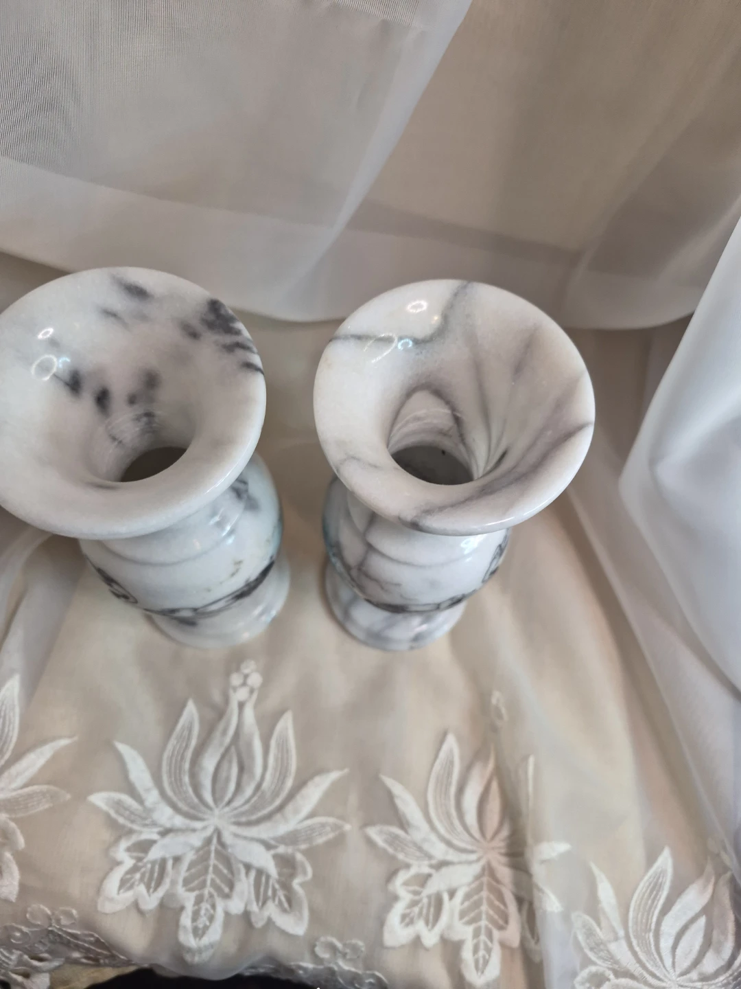 Pair of Vintage 8" Tall White Marble Stone Vases.. - photo 3