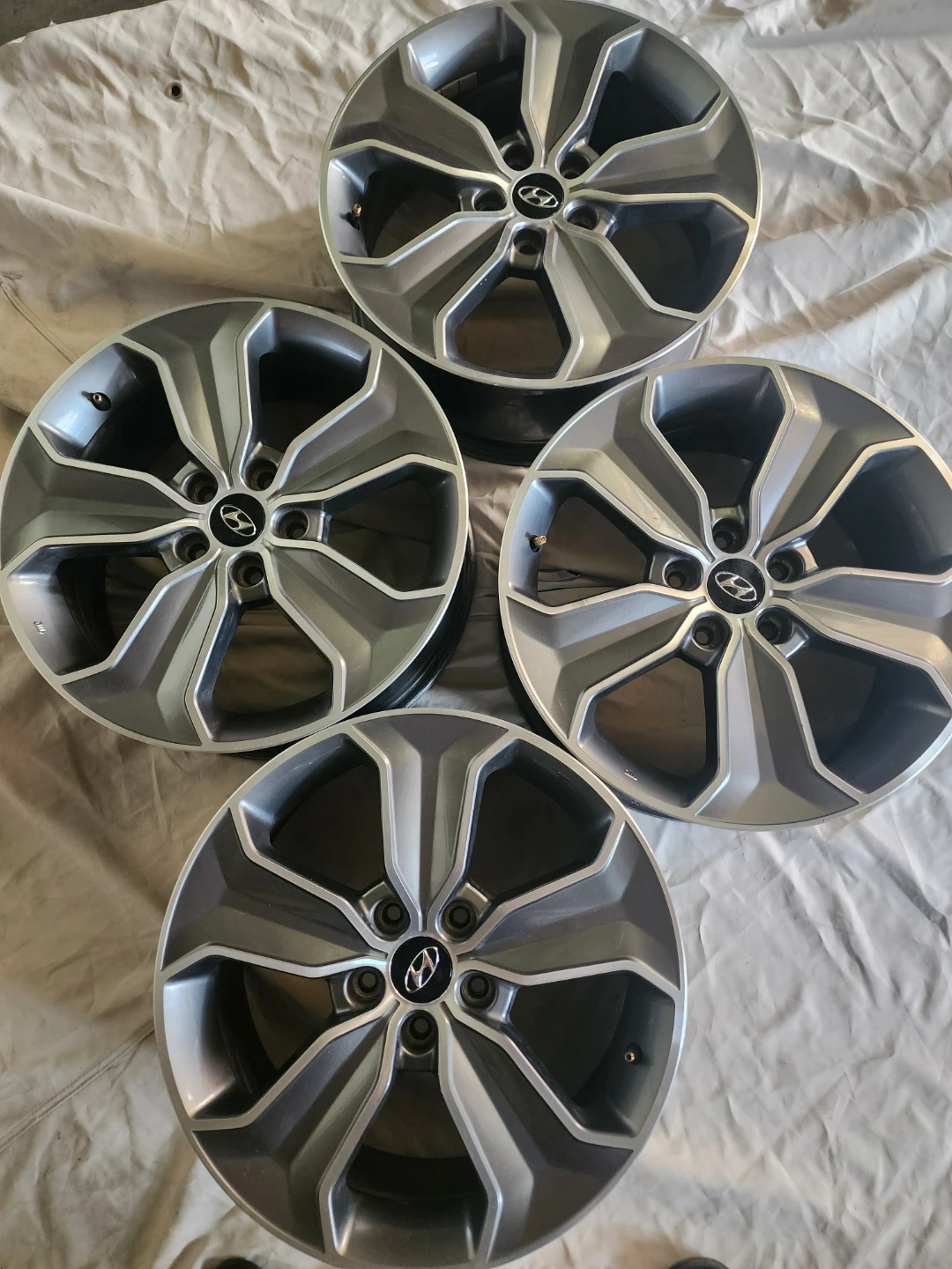 Set of 4 Hyundai Alloy Wheels 18in