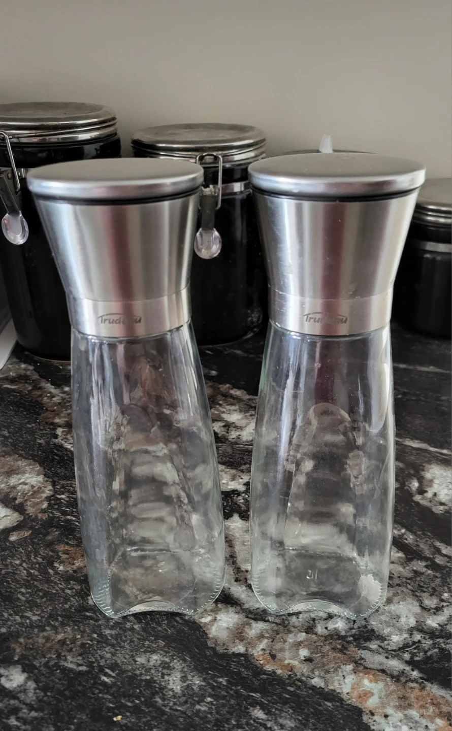Salt & Pepper Grinder/Paderno Knife Sharpener
