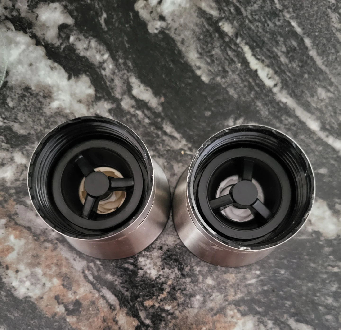 Salt & Pepper Grinder/Paderno Knife Sharpener - photo 3