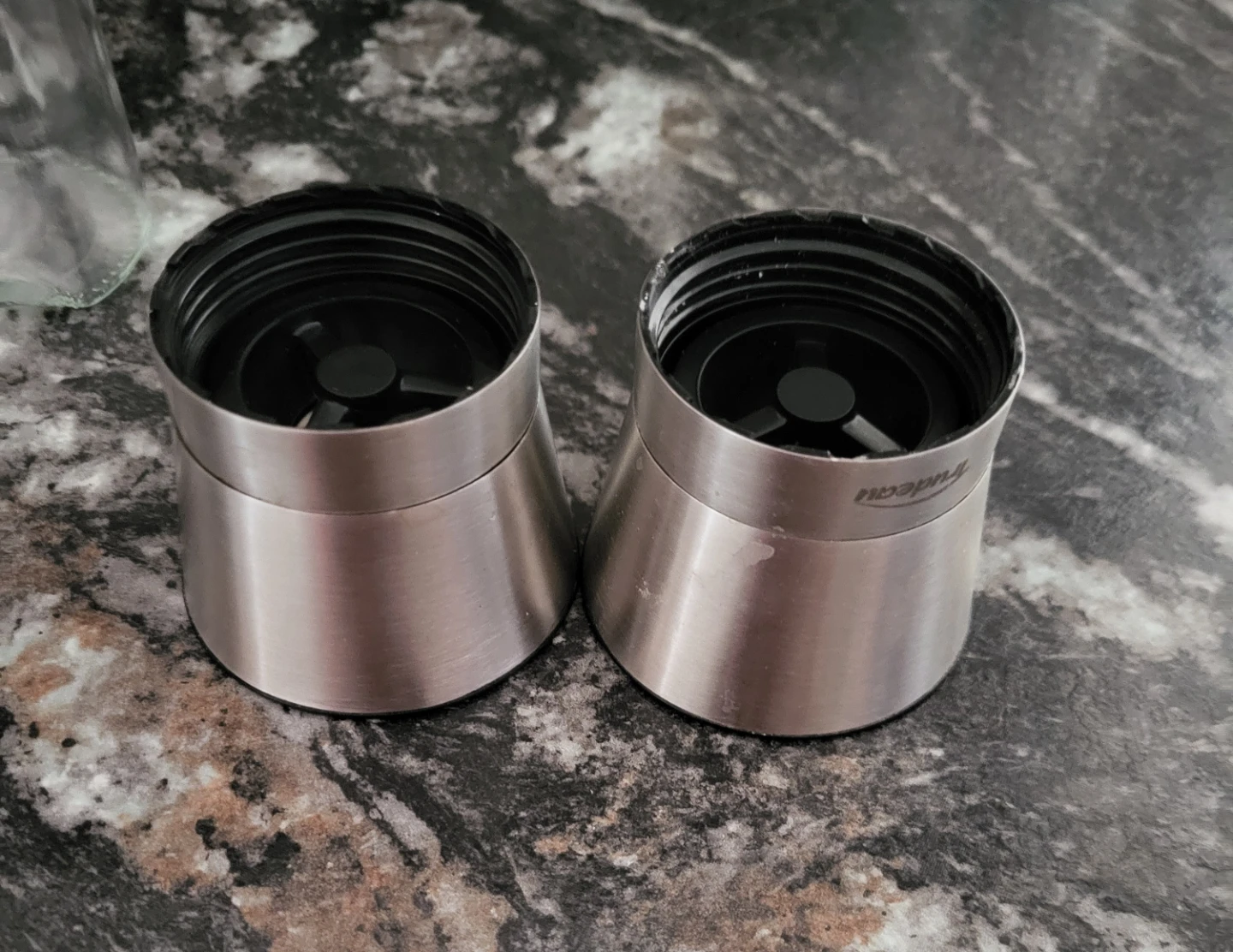 Salt & Pepper Grinder/Paderno Knife Sharpener - photo 4
