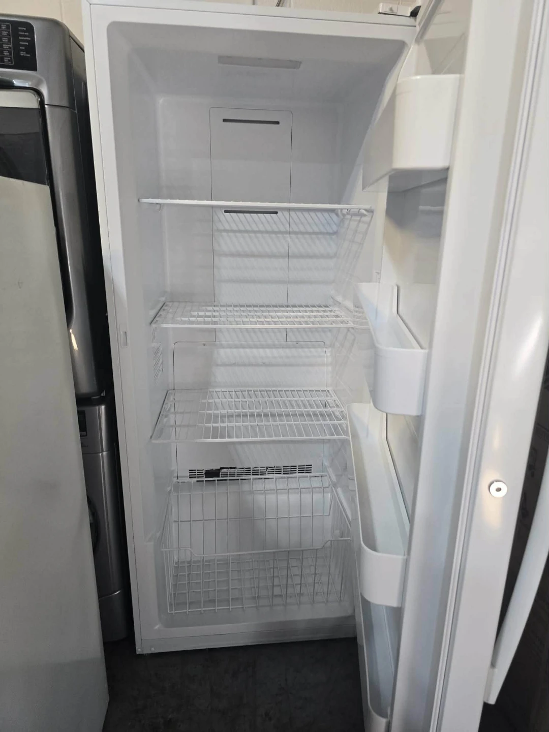 GE Appliances FUF21SMTFGWW Freezer - photo 2