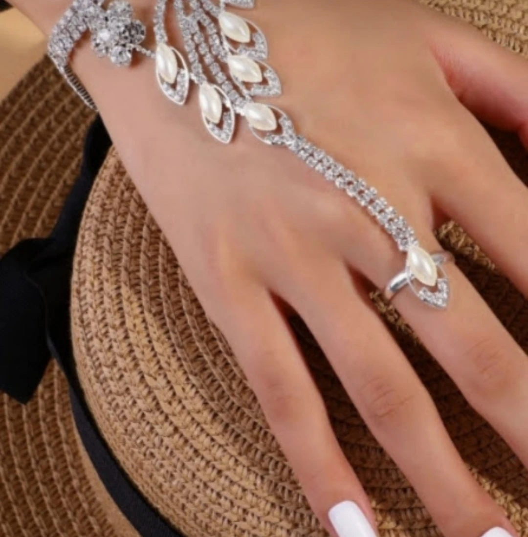 Fashion Ring with Rhinestones