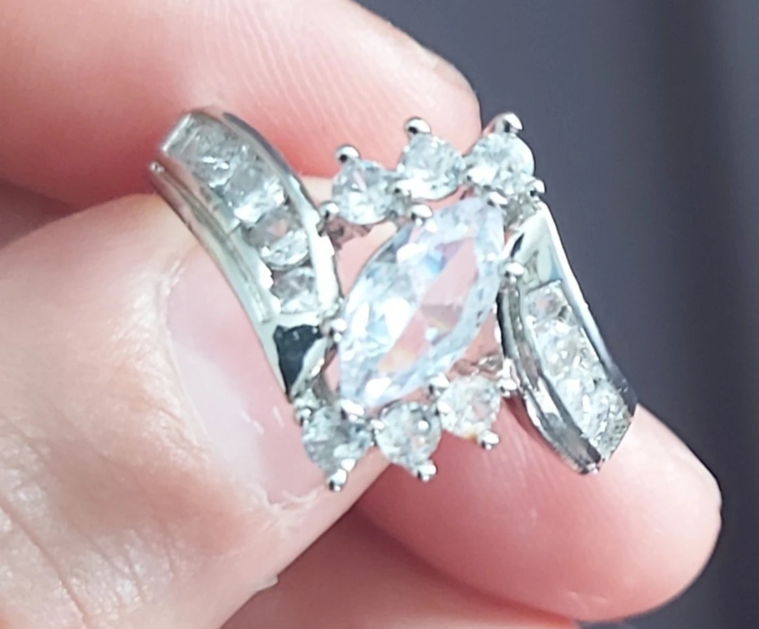 Fashion Ring with Rhinestones - photo 3