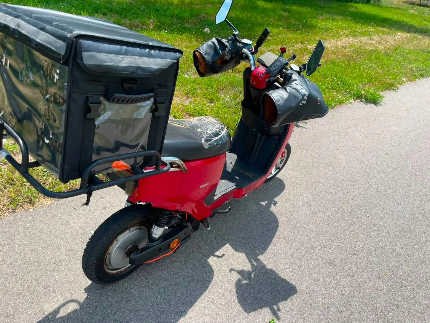 Red Electric Scooter with Delivery Box - photo 3