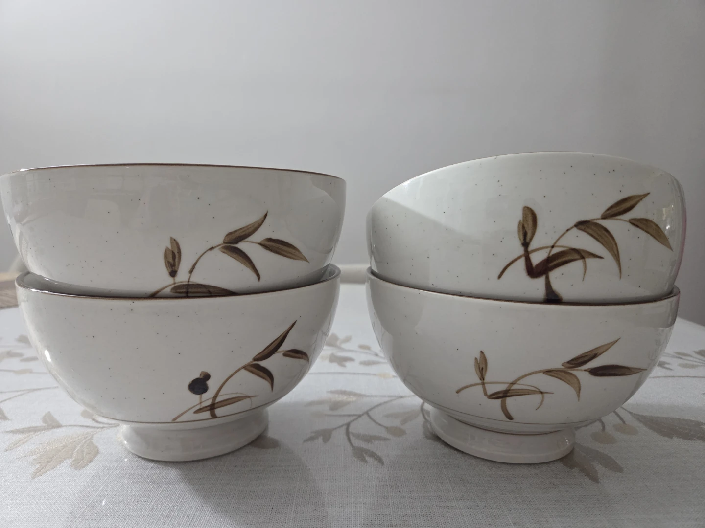 Set of 4 Ceramic Bowls with Bamboo Design