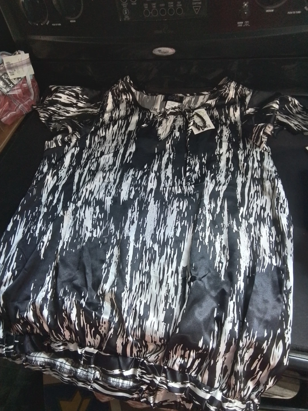 Zoe Skye Black & White Print Top L/G - photo 2