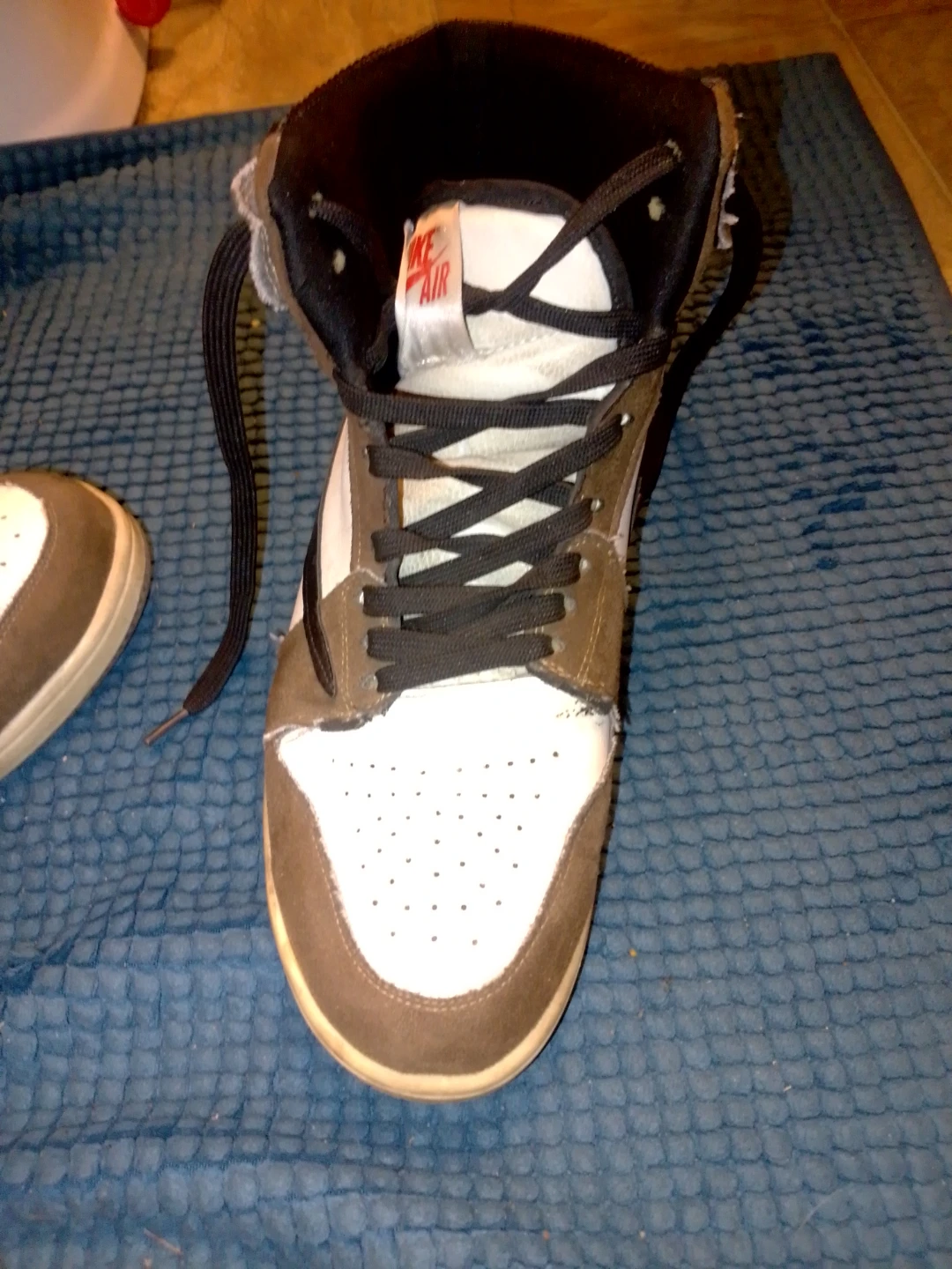 Travis Scott Air Jordan 1s - photo 3