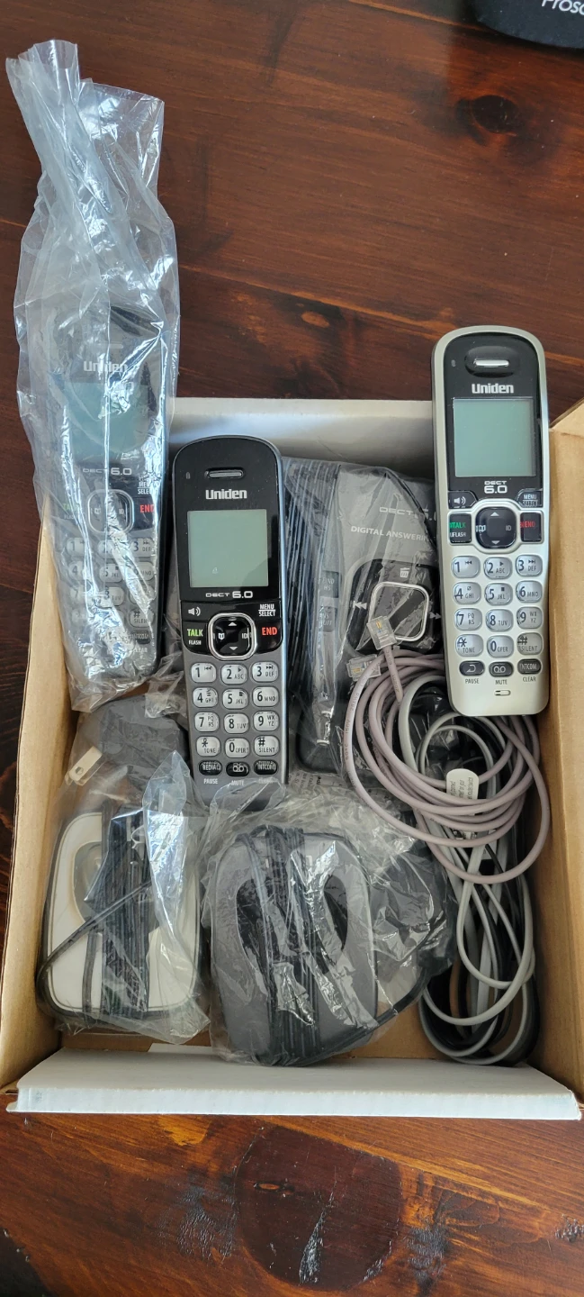 4 Cordless Phones with Digital Answering System (4 Handsets) - photo 2