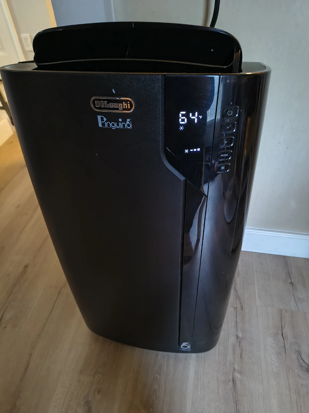 Delonghi 12,000 btu Air Conditioner - photo 2