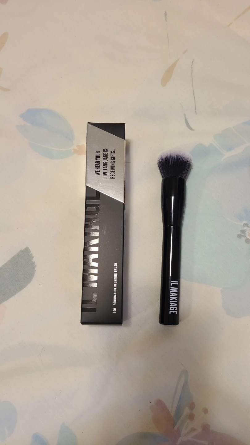 IL MAKIAGE 130 Foundation Buffing Brush